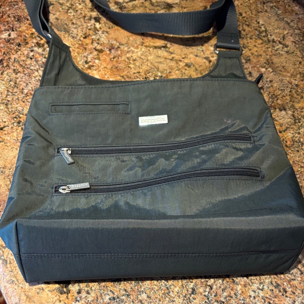 Baggallini Black Crossbody Bag with Zippered Pockets